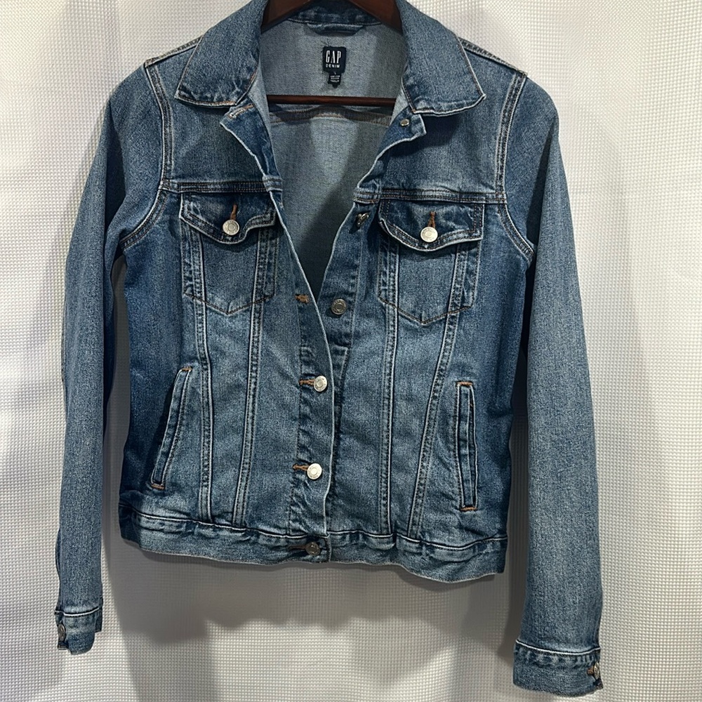 Gap Jean Jacket – Size Small